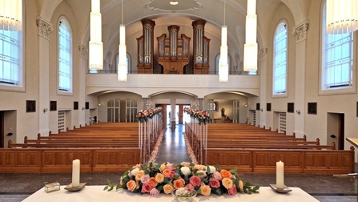 Als Hochzeitssängerin an Trauung in katholischer Kirche Thalwil.